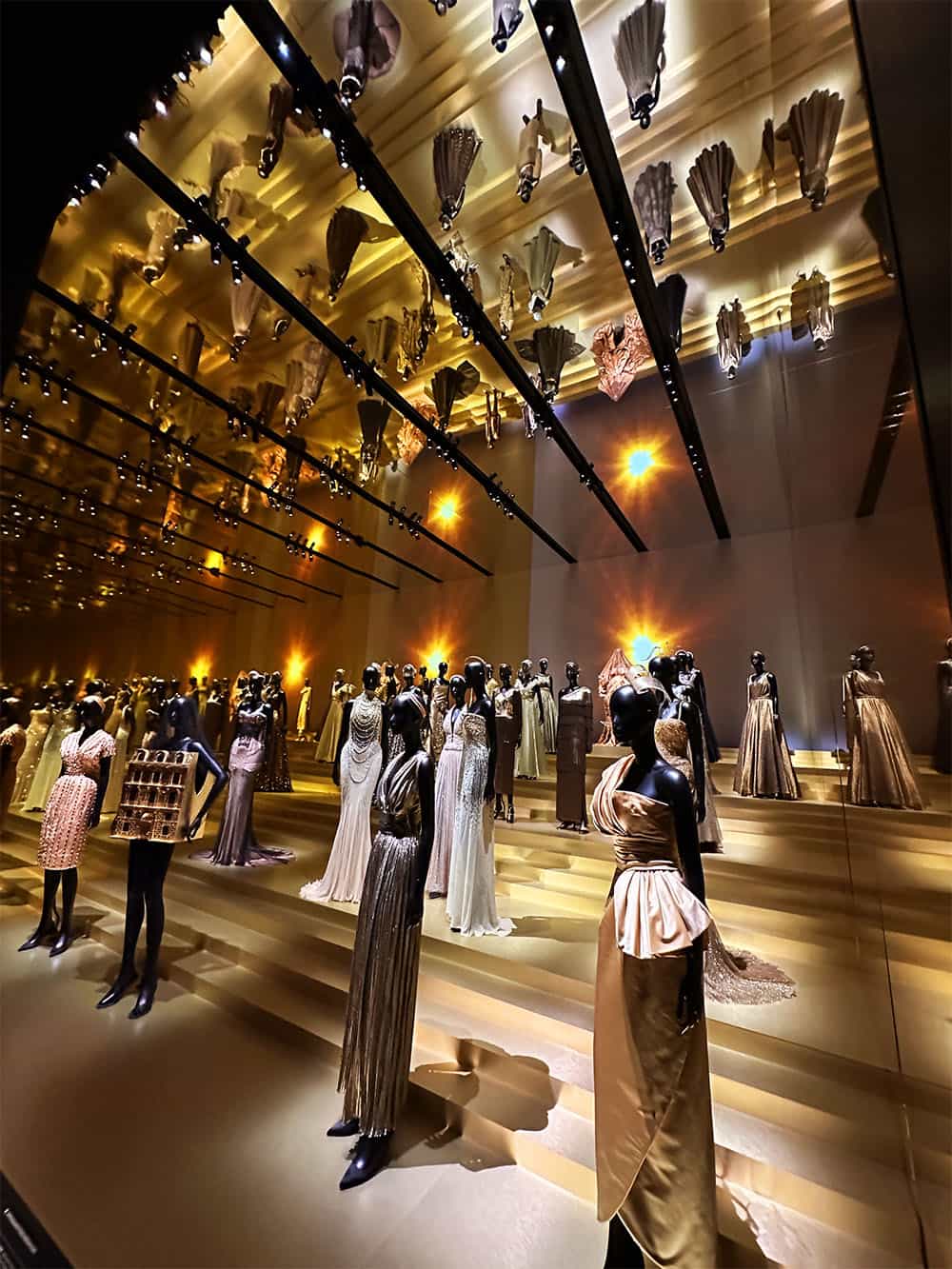 Plafond Miroir Argent à l'Expo Dior J'Adore
