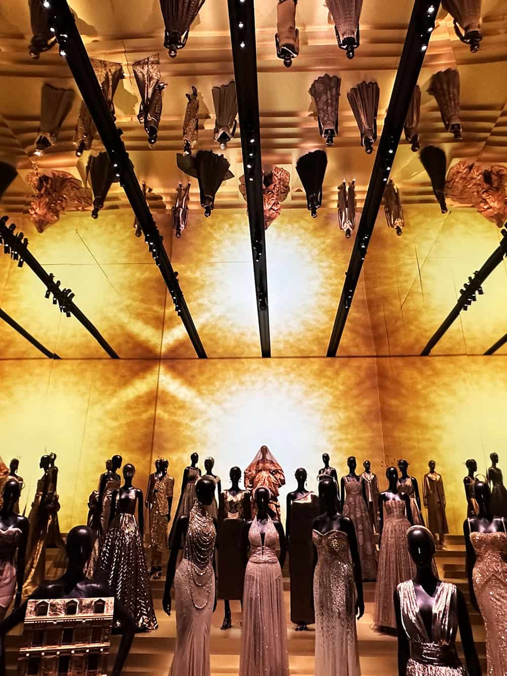 Plafond Miroir Argent à l'Expo Dior J'Adore