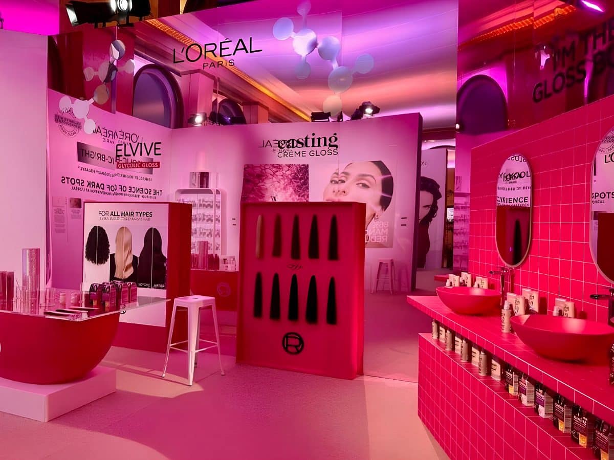 VENISE ÉVÈNEMENTS - EXPO L'ORÉAL PARIS - MIROIR TENDU COULEUR ROSE - Like Mirror Mirolege