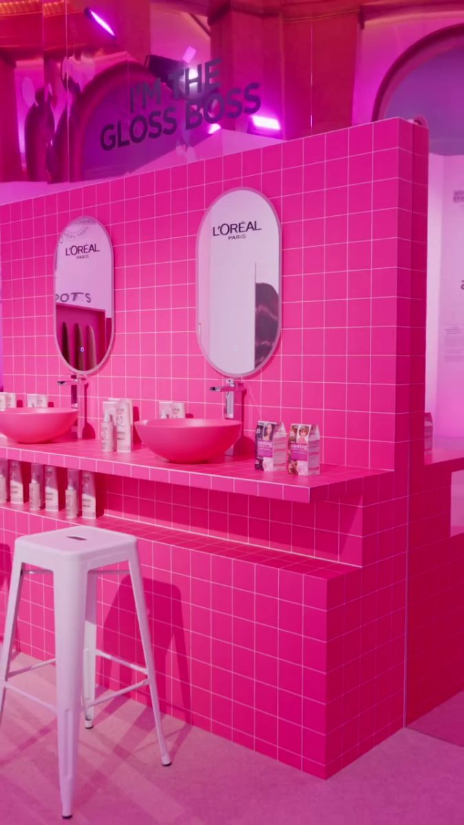 VENISE ÉVÈNEMENTS - EXPO L'ORÉAL PARIS - MIROIR TENDU COULEUR ROSE - Like Mirror Mirolege