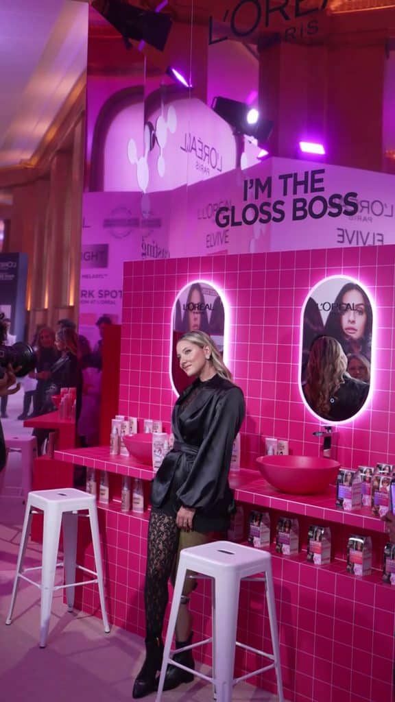 VENISE ÉVÈNEMENTS - EXPO L'ORÉAL PARIS - MIROIR TENDU COULEUR ROSE - Like Mirror Mirolege