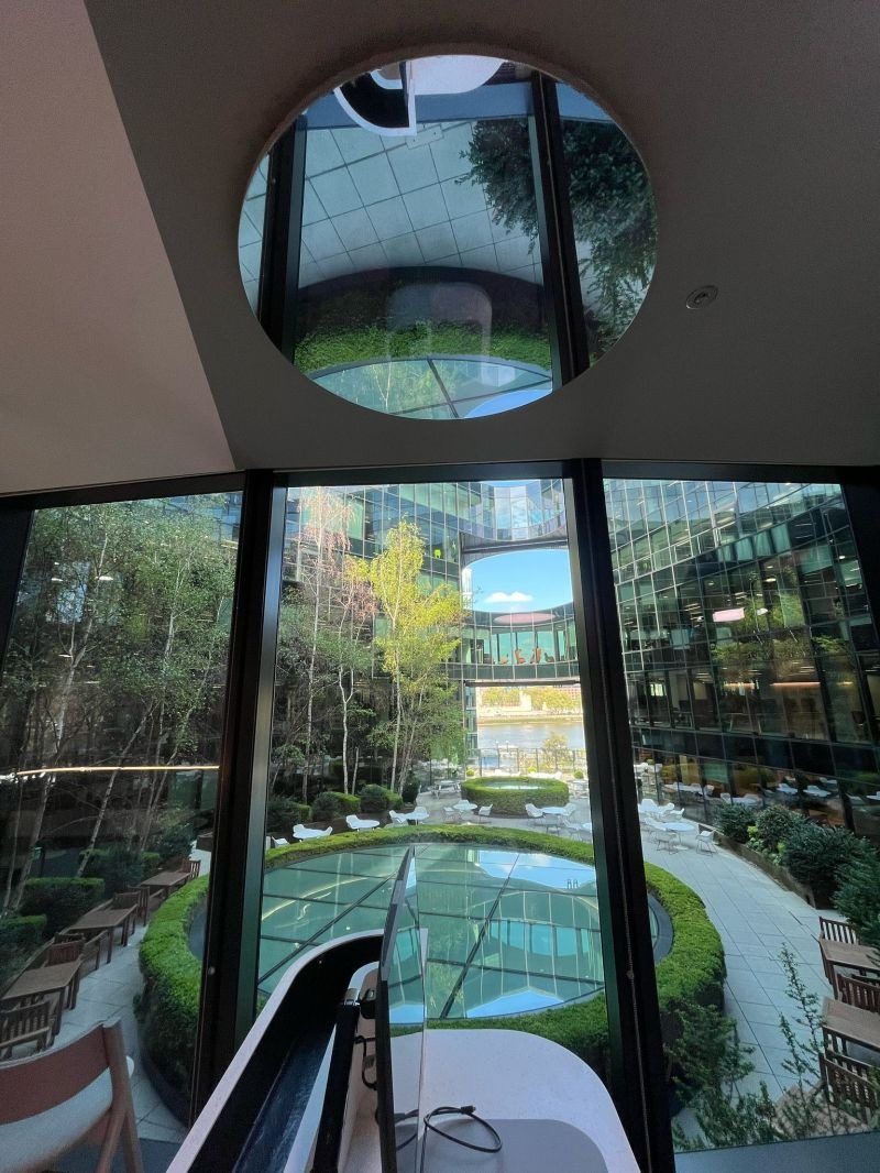 BUREAUX PWC LONDON - INSTALLATION PLAFOND - CERCLES MIROIRS ARGENT - Like Mirror Mirolege